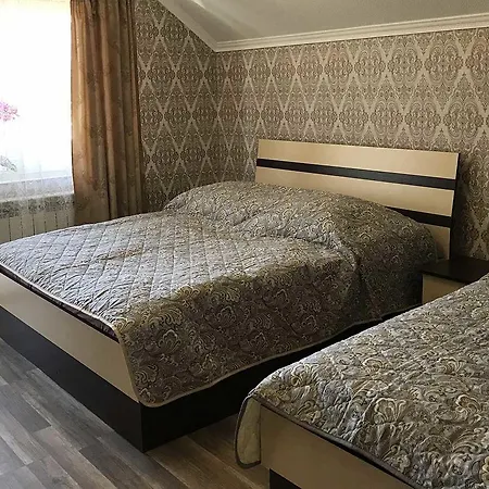 U Maksa Pensión 3*