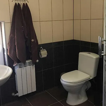 U Maksa Pensión 3*